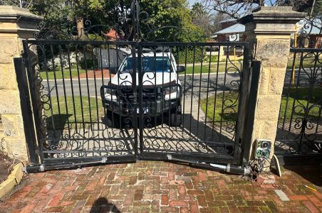 Choosing Between Swing and Sliding Gates - Pros & Cons Guide