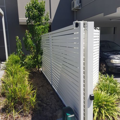 Once again AGM Automation was called out to rectify another incorrectly designed and installed Automatic Electric Swing Gate.