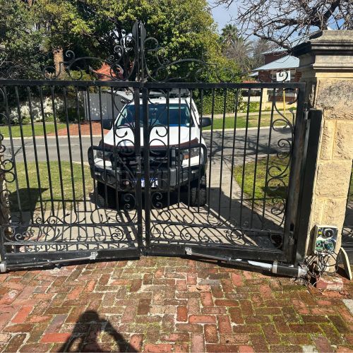 Choosing Between Swing and Sliding Gates - Pros & Cons Guide